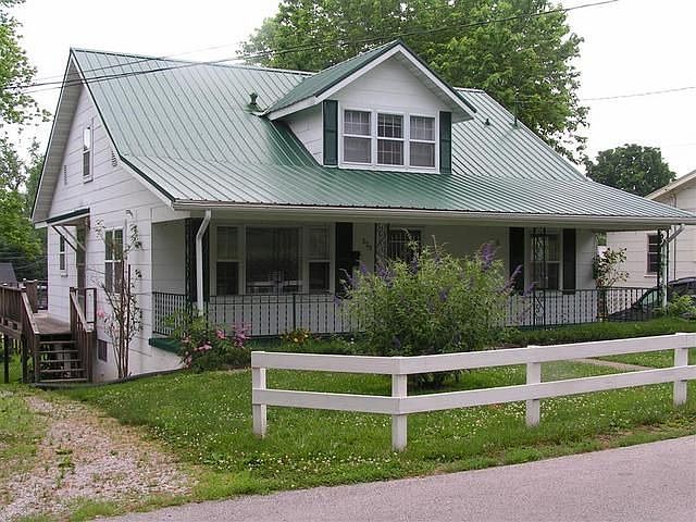 1st image of 220 Cedar St