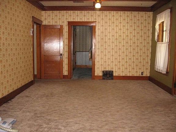 5th image of 203 NE 10th St