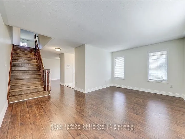 57 Armitage Cres — Photo 11