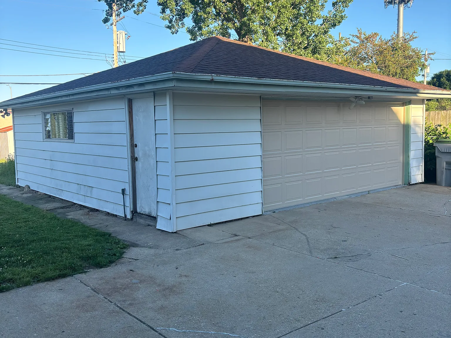 3 bed, 1130 sqft, $2,100 — Photo 2
