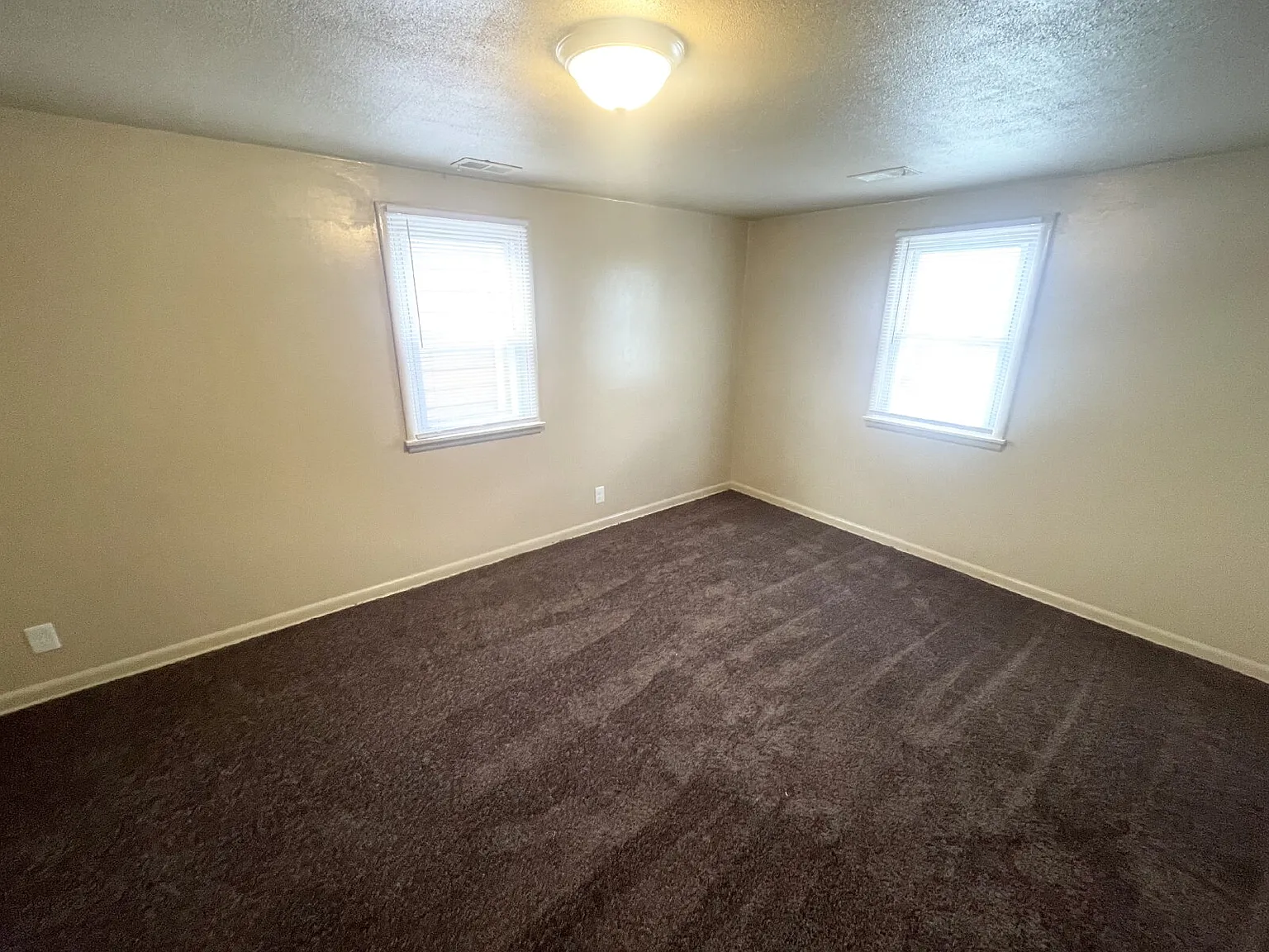 3 bed, $1,025 — Photo 3