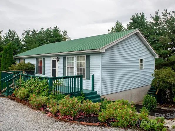 3372 Summer Rd, Hendersonville, NC 28792