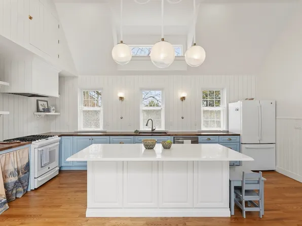 29 Field St, Marshfield, MA 02050