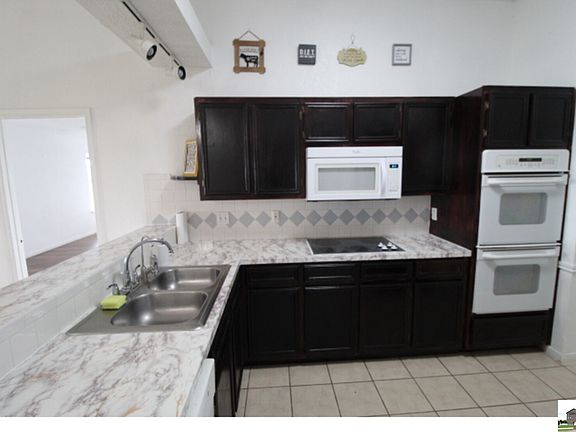 3rd image of 601 Skyline Dr