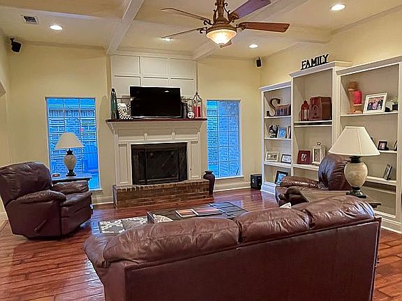 4th image of 8004 Oxford Dr