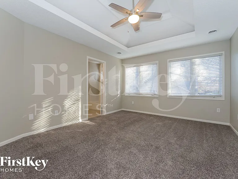 6914 NW Pleasant View Ct — Photo 6