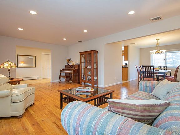 5th image of 7 Augusta Ct