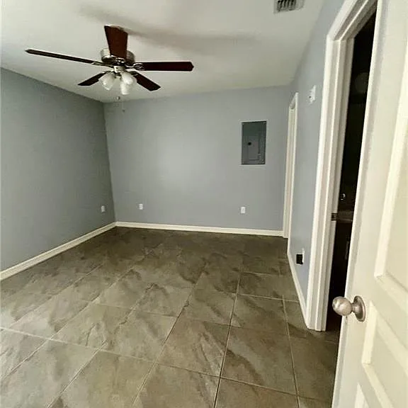 3206 Hill Crest Dr #5 — Photo 4