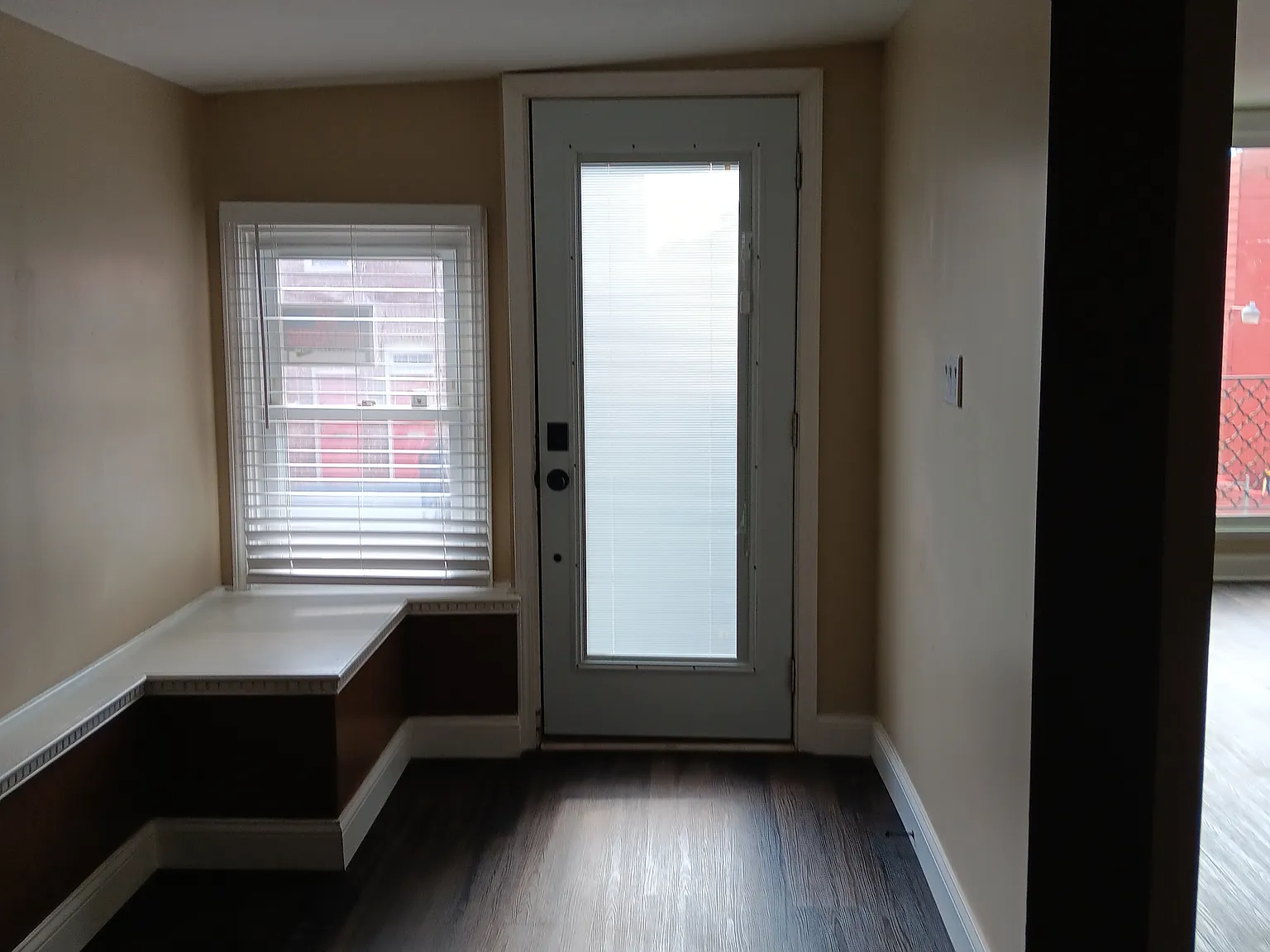 537 Gillis St — Photo 3
