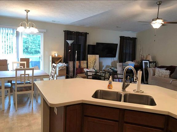 4th image of 3020 Bond Dr