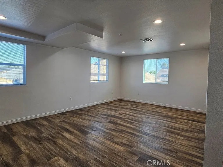213 W 43rd Pl — Photo 19