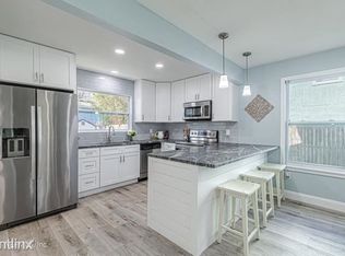 2125R Rosewood Dr, Neptune Beach, FL 32266