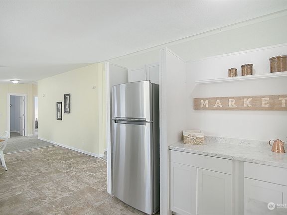 4th image of 201 W Oakview Avenue #14