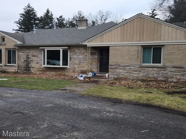 23768 Huron River Dr, Rockwood, MI 48173