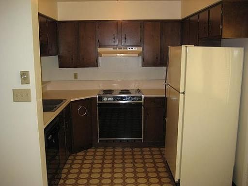 2nd image of 663 N Fanning Ave