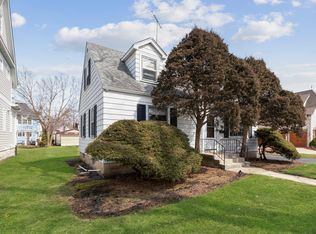 435 W Benton Ave, Naperville, IL 60540