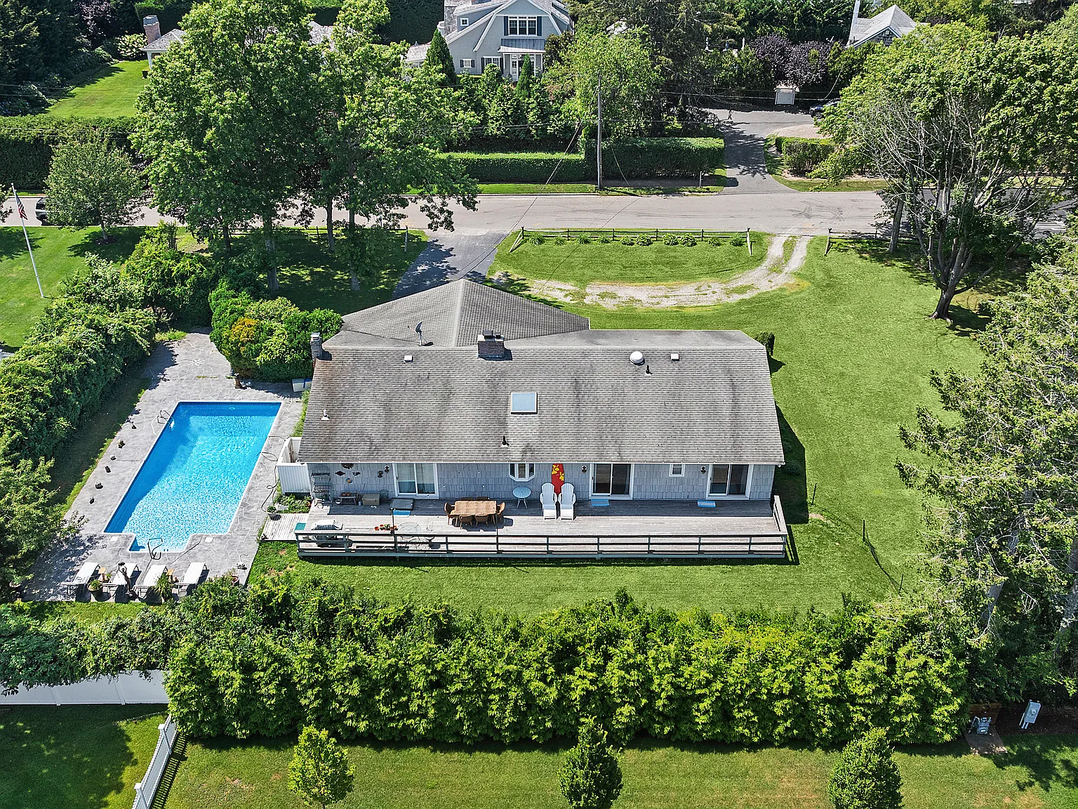 New Rental Close to Village and Beach — Photo 2