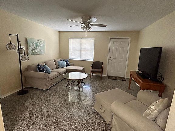 5th image of 601 N Peninsula Ave