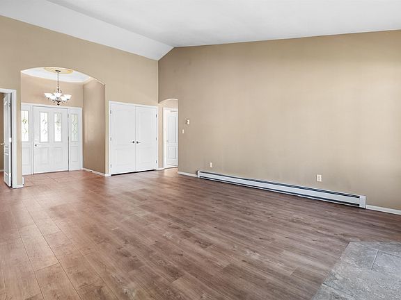 5th image of 2556 Fall Valley Ave