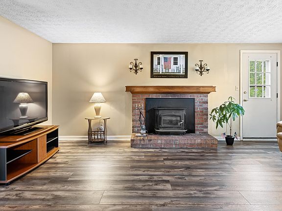 5th image of 68 Whipple Pl