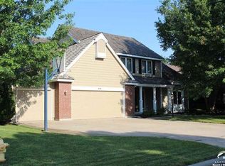 915 Summerfield Ct, Lawrence, KS 66049