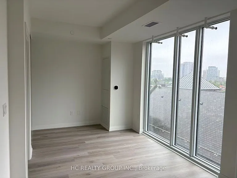 280 Dundas St W #713 — Photo 2