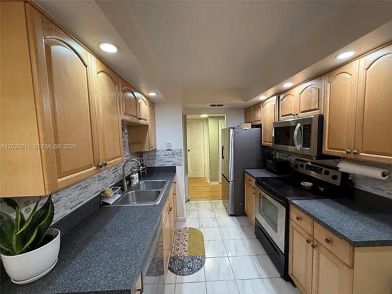 450 Commodore Dr #306 — Photo 13