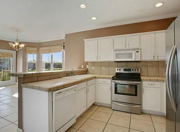 5th image of 75 Carriage Ln #B