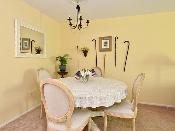 5th image of 12 Harbour Ln APT 9B