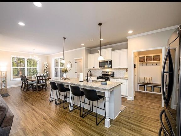 4th image of 5193 Parkwood Dr
