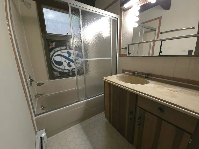 740 University Ave — Photo 21