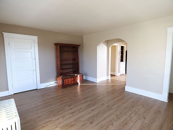 4th image of 443 Gladstone St #B