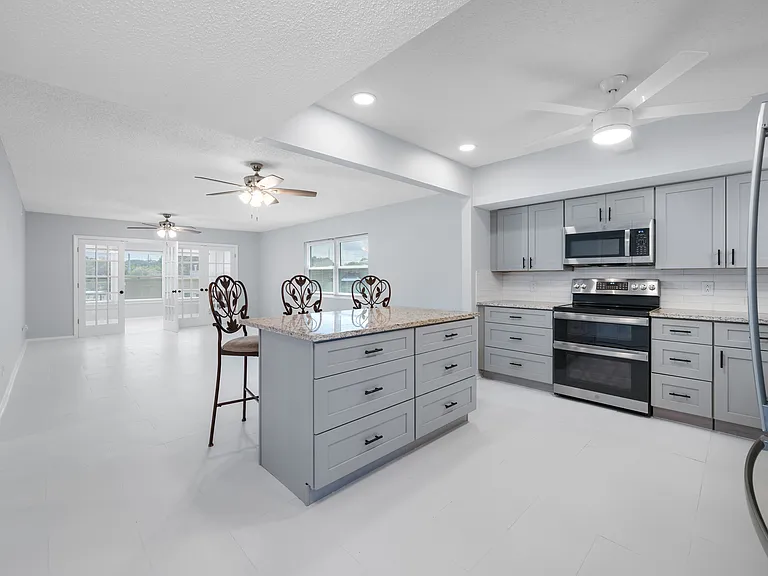 2258 World Parkway Blvd W #40 — Photo 32