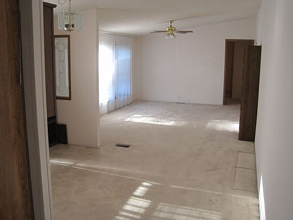 Formal Dining & Living 12x24