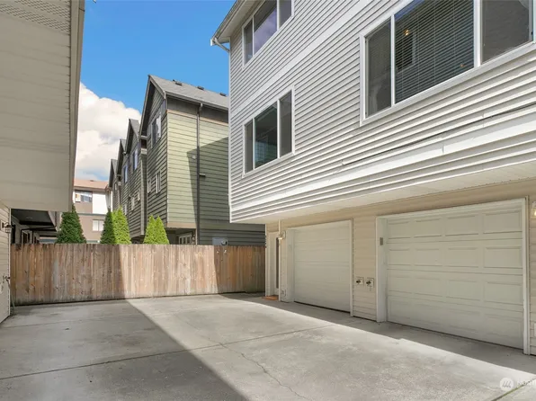 9240 Interlake Avenue N #D, Seattle, WA 98103