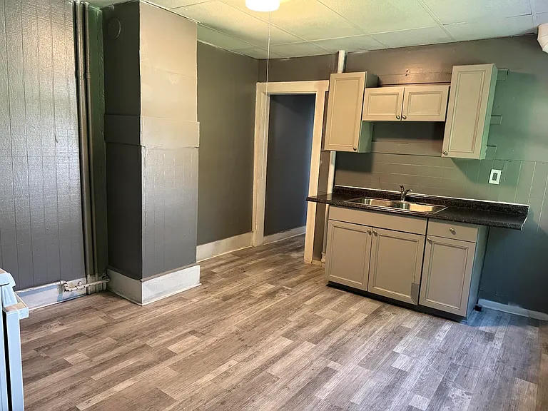107 College St #1L — Photo 12