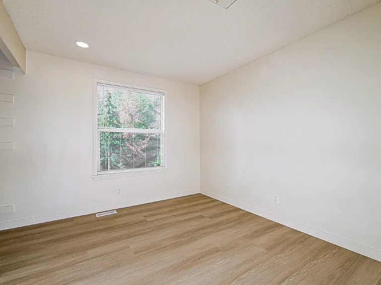 500 S 27th Pl — Photo 9