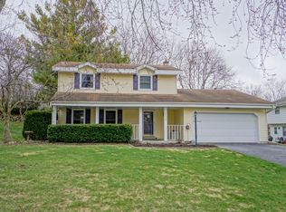 739 Chesham Ct, Hartland, WI 53029