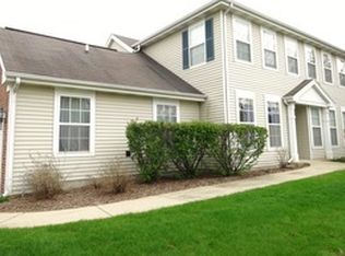 550 Springwood Ct, Dundee, IL 60118