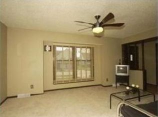 1008 E Piatt Ln, Olathe, KS 66061