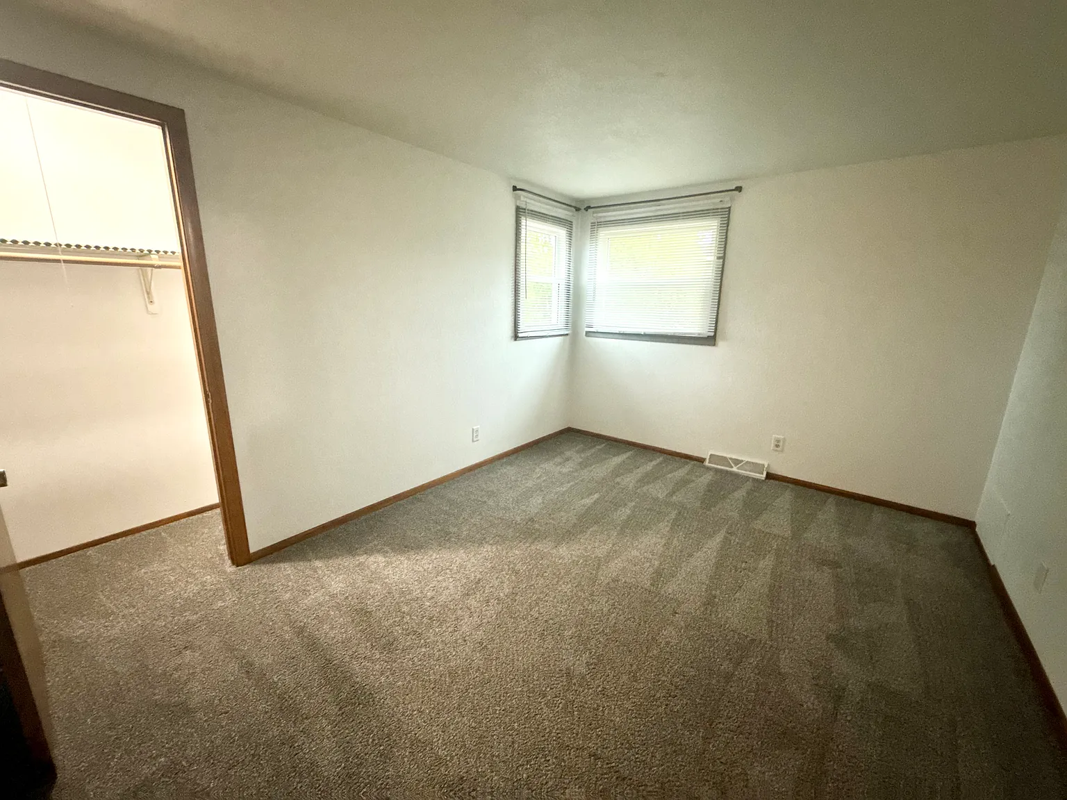4535 40th Ave — Photo 3