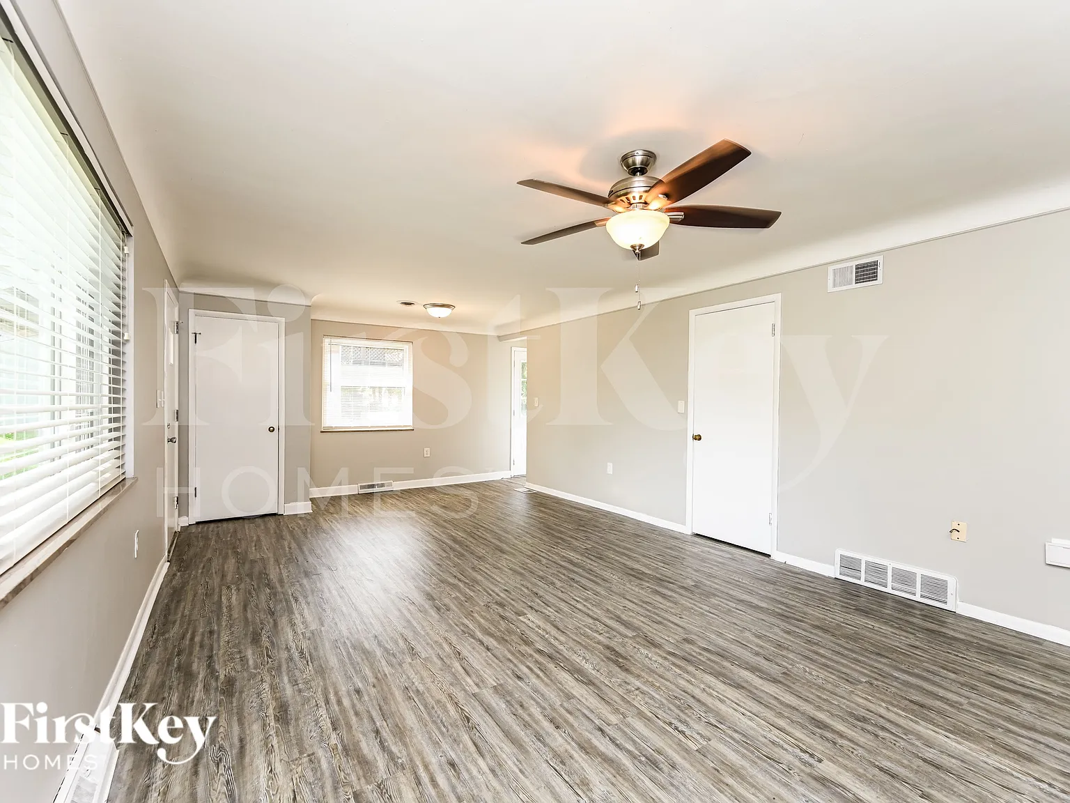 3 bed, 2.0 bath, 1269 sqft, $1,900 — Photo 2