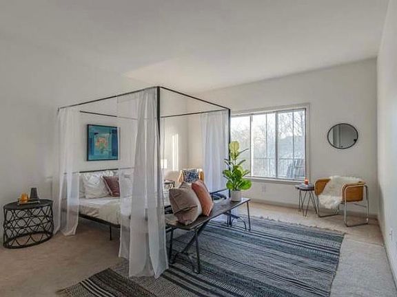 Large master with walk in closet