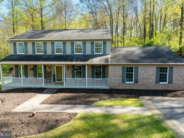 27 Robin Lea Ln, Fleetwood, PA 19522