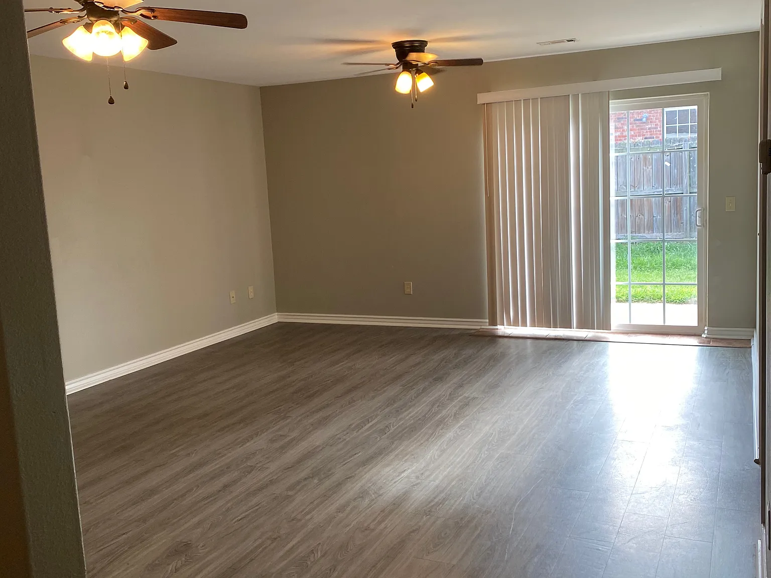 3 bed, 1100 sqft, $1,100 — Photo 1