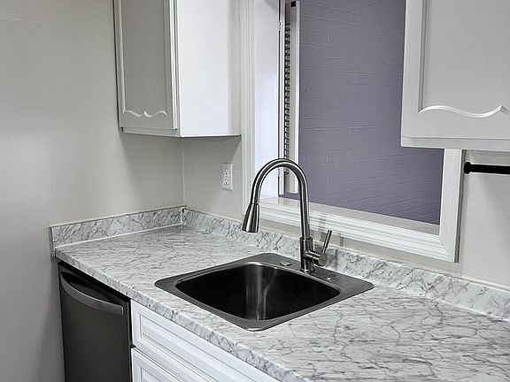 2nd image of 2818 Erie Ave #2818-C-3