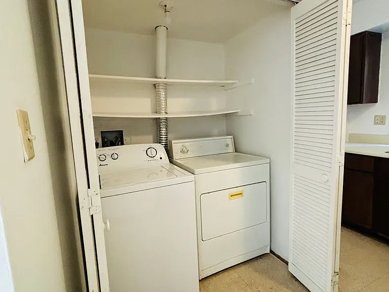 327 Shenandoah Cir — Photo 6