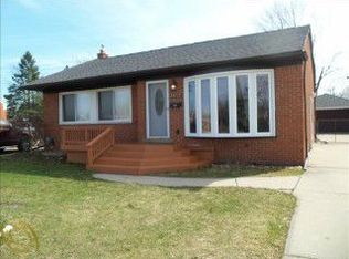21712 Love St, Saint Clair Shores, MI 48082