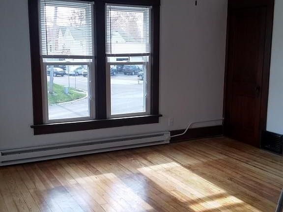 4th image of 137 E Saint Joseph St