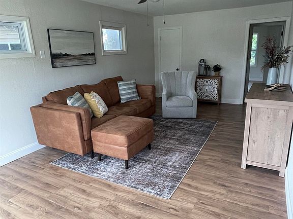 2nd image of 2808 S Glenn Ave